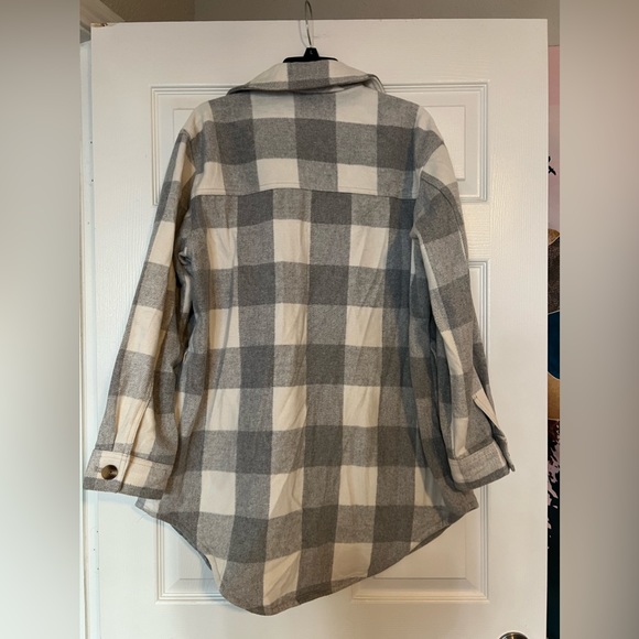 Old Navy soft-brushed utility shacket. Size L - Picture 4 of 4